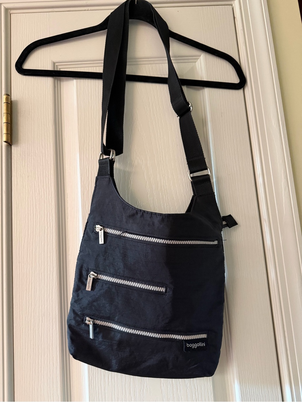 Baggallini Black Nylon Crossbody Messenger Bag